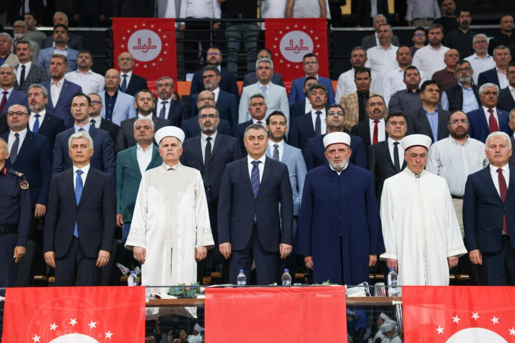 Mersin’de Hafızlar Sahada Taçlandı