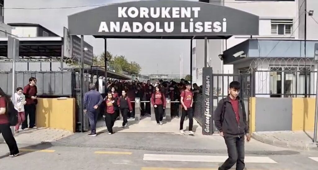 OKULDA TURNİKE İLE TAM KONTROL