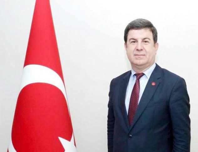 CHP KİŞİLERLE DEĞİL İLKELERLE YAŞAR