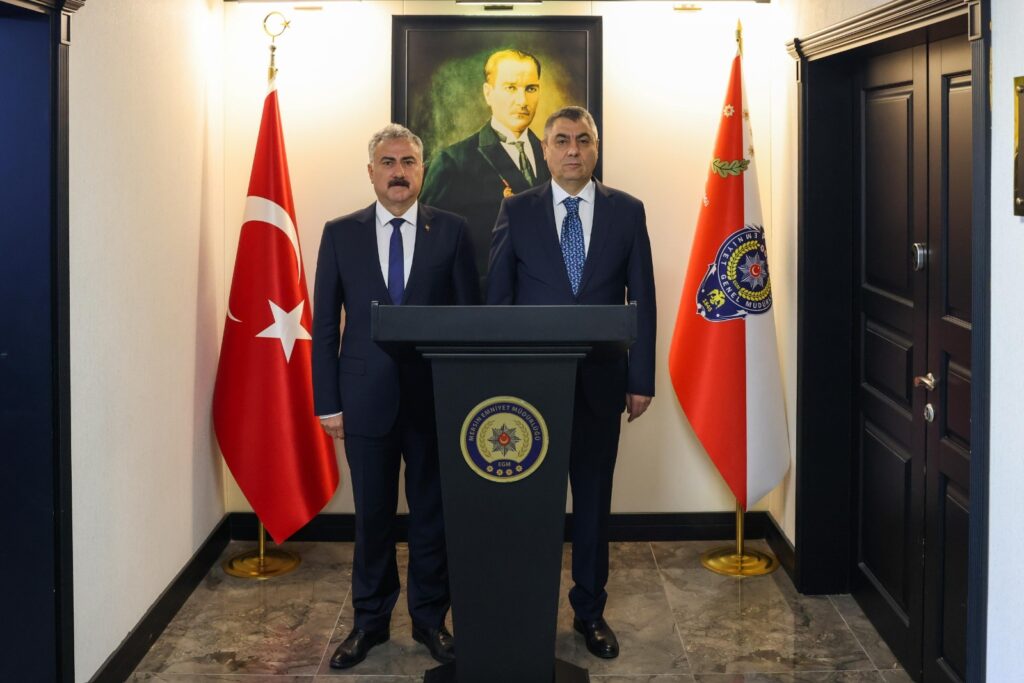 Vali Atilla Toros’tan Emniyet Müdürü Fahri Aktaş’a İadeiziyaret