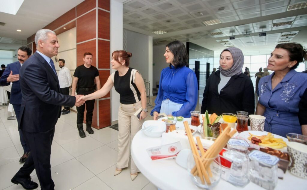 Başsavcı Çelikkol, Adliye Personeliyle Bayramlaştı